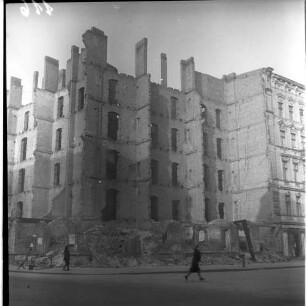 Negativ: Ruine, Gleditschstraße 72, 1950