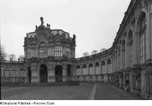 Dresden-Altstadt. Zwinger (1709-1728; M. D. Pöppelmann, B. Permoser). Wallpavillon und nordwestliche Bogengalerie