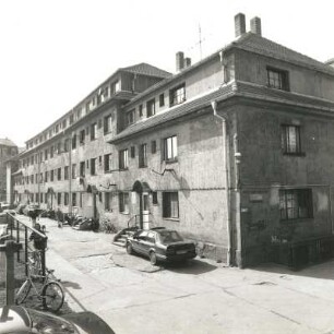 Dresden-Pieschen, Altpieschen 7 d/7. Wohnhäuser (Obdachlosenasyl; 1912; H. Erlwein). Hofansicht