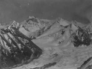 Gebirgslandschaft : Panorama eines Gletschers im Tian Shan Hochgebirge