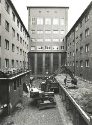 Dresden-Altstadt, Devrientstraße 4/Ecke Holländische Straße. Sächsischer Landtag. Altbau (1928/1931; Barthold & Tiede). Innenhof gegen Kopfbau