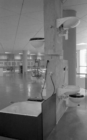 Lehrschau "Sanitäre Installation" im Landesgewerbeamt.