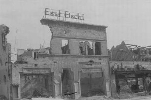 Rund um den Potsdamer Platz : Berlin-Mitte, Potsdamer Platz. Ruine eines Fischgeschäftes
