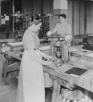 Farbenstempel, offen : Technikgeschichte | Technologie | Farben- und Tintenfabrikation | Stück-Farben | Günther Wagner