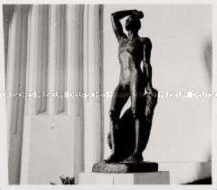 München, Bildhauer Professor Fritz Klimsch, Figur "Der Beobachter"