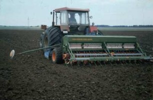 Fotografie: Drillkombination, Drillmaschine, Kreiselegge, Terrareifen, Allradtraktor