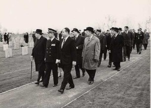 Deportiertenfriedhof Gurs. Einweihung des Friedhofs nach der Neugestaltung durch Oberbürgermeister Günther Klotz
