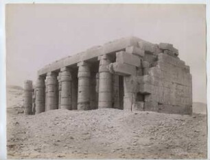 Ramesseum, Luxor (Theben-West): Ansicht, Pfeiler mit Kolossalstatuen