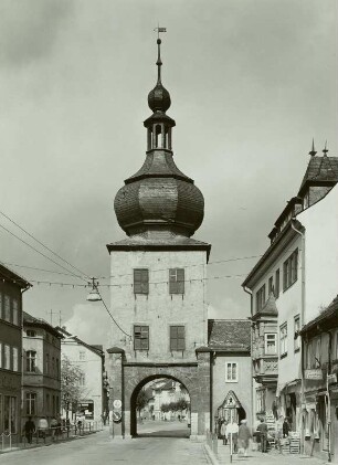 Saalfeld, Blankenburger Tor als Verkehrshindernis