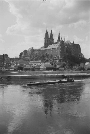 Meißen. Blick über die Elbe zur Albrechtsburg mit Dom