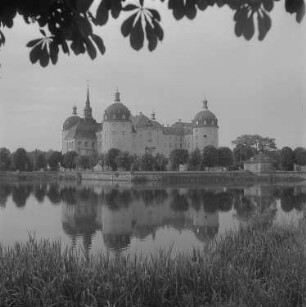 Blick auf das Jagdschloss Moritzburg von Südwesten
