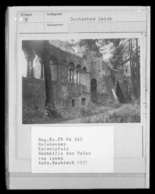 Gelnhausen. Kaiserpfalz Gelnhausen (1160/1180). Innenseite der östlichen Palaswand. Südliche Hälfte