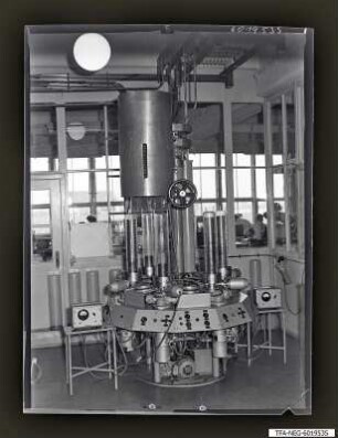 Vakuum-Hochfrequenz Glühstand, Foto 1960