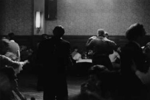 Weihnachtstanz in "Klärchens Ballhaus"