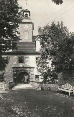 Schloss Tenneberg : Thüringer Wald. Waltershausen. Schloß Tenneberg. Hauptfront mit Brücke, Rundbogenportal und Torturm (von 1729)