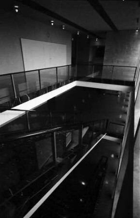 Stuttgart: Besichtigung des neuen Rathauses Stuttgart, Treppe von oben