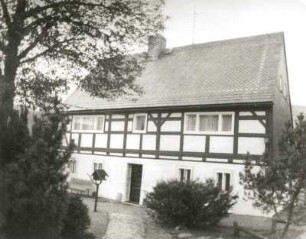 Dörnthal (Pfaffroda-Dörnthal), Hauptstraße 45. Wohnhaus (Hof Nr. 33). Straßenansicht mit Vorgarten