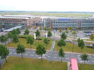 Flughafen Bremen - Gebäude und Rollfeld : Aufgenommen am 3. August 2011 am Flughafen Bremen