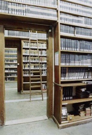 Freihandbereich : Dresden-Südvorstadt, Mommsenstraße 6 (Fritz-Foerster-Bau der TU Dresden, Ostflügel). Sächsische Landesbibliothek - Staats- und Universitätsbibliothek Dresden. Zweigbibliothek Chemie, Teilbibliothek Lebensmittelchemie. Freihandbereich
