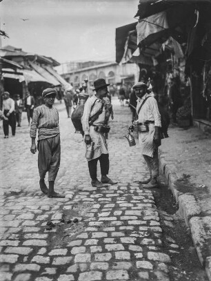 Händler : Wasserhändler auf dem Basar von Adana
