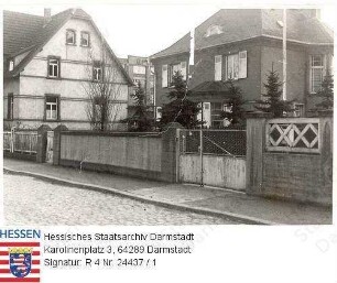 Rüsselsheim am Main, Kellereimaschinenfabrik W. Blöcher / Straßenansichten des Wohnhauses Blöcher / 3 Aufnahmen