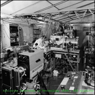 Laserstand im Institut für Neutronenphysik und Reaktortechnik (INR)