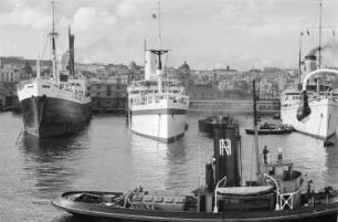 Reisefotos Italien. Schiffe im Hafen von Neapel
