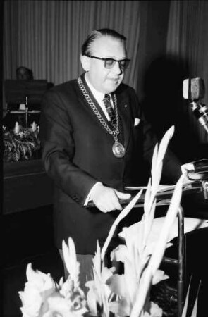 Bad Krozingen: Kurhaus; 50 Jahre Bürgermeister Hellmann; Ansprache Bürgermeister Hellmann