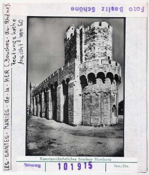 Les Saintes-Maries-de-la-Mer: Kirche, Aussenansicht von Südosten