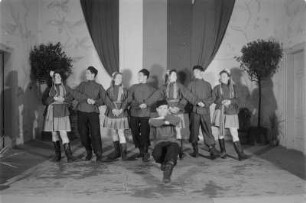 Tanzgruppe des Sorbischen Jugendensembles : Rejowarska skupina Prěnjeje serbskeje kulturneje brigady
