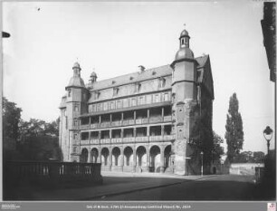 Isenburger Schloss in Offenbach von Süden