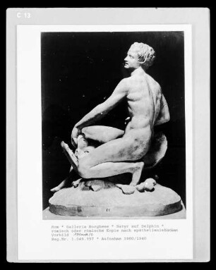 Satyr auf Delphin