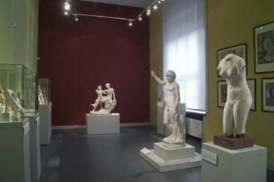 Blick in Raum 6 der Dauerausstellung der Antikensammlung im Alten Museum (Obergeschoss): Garten der Lüste - Liebeskunst der Antike