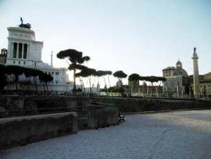 Rom: Stadtansicht mit Denkmal für Vittorio Emanuele II., Trajanssäule