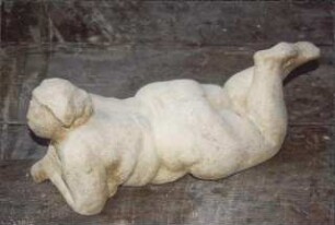 Liegende mit angewinkeltem Bein