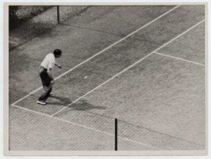Anthony Eden spielt Tennis in Genf. Anthony Eden