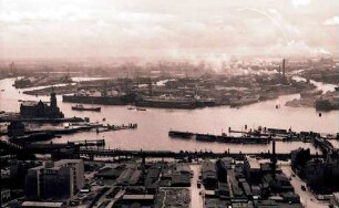 Hamburg: Blick von der Michaeliskirche auf Hafen, Mittelteil