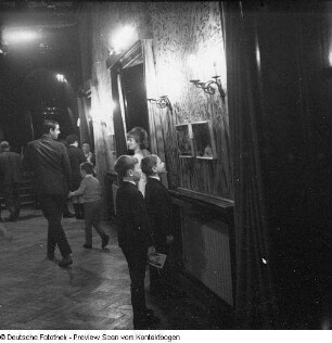 Theater der Jungen Generation; Nasradin mit Wunderlampe; Junge Zuschauer