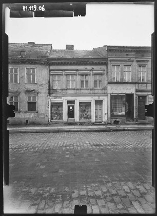 Bernau, Berliner Straße 15. Wohnhaus mit Laden. Straßenfront