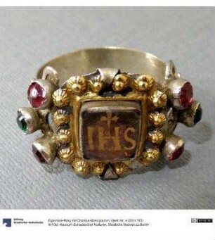 Eglomisé-Ring mit Christus-Monogramm