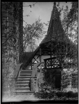 Bödigheim Burg - Schlossanlage Badehaus neben dem Bergfried