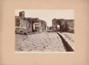 Porto d´Ercolano, Pompeji: Reste des dreibogigen Durchgangs (Herculaner Tor)