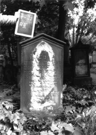 Grabstein A II/7/33