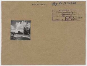 Straßenansicht. Berlin, Köpenick, Oberspree, Oberspreestraße/Konstadter Weg (ab 1962 zur Ottomar-Geschke-Straße)