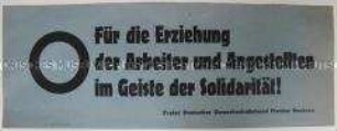 Maueranschlag mit einer Propaganda-Losung des FDGB