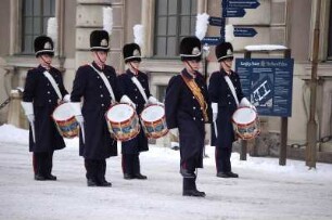 Stockholm - Wachaufzug am Schloss : Trommler der Svea Livegarde, Wachablösung vor dem Königlichen Schloss, aufgenommen in Stockholm 2006
