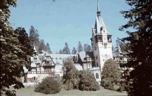 Sinaia: Schloss Peles, von unten