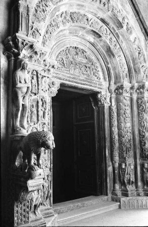 Trogir: Hauptportal der Kathedrale mit venezianischem Löwen