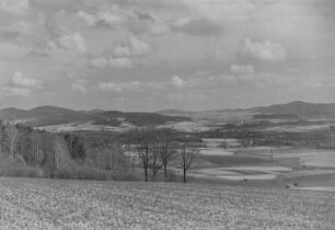Berge vom Mönchswalder Berg : Blick vom Mönchswalder Berg auf den Ort Berge