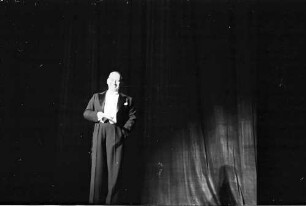 Wintergarten: Adolf Gondrell konferiert